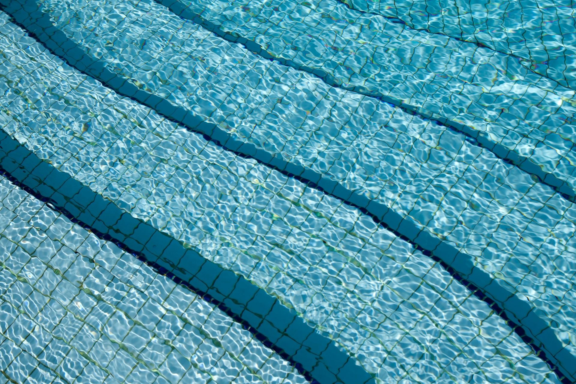 Detalle del agua sobre gresite